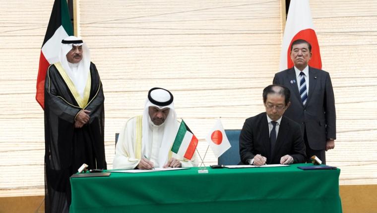 سمو ولي العهد ورئيس الوزراء الياباني يحضران مراسم توقيع اتفاقيات ومذكرات تعاون بين البلدين الصديقين