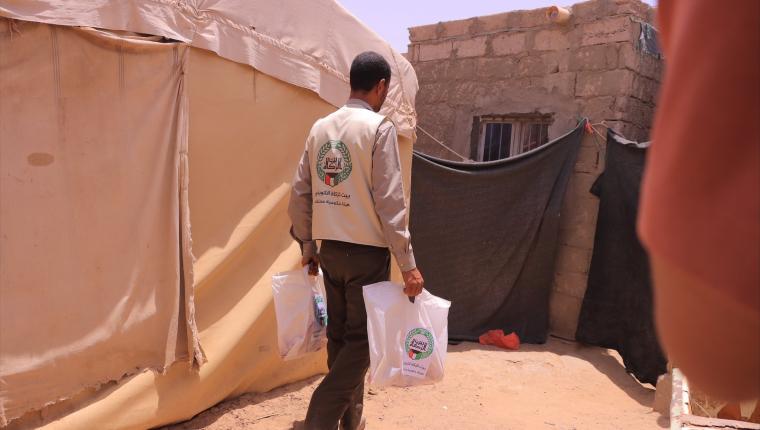 (بيت الزكاة) الكويتي ينفذ مشروع توزيع لحوم الأضاحي باليمن