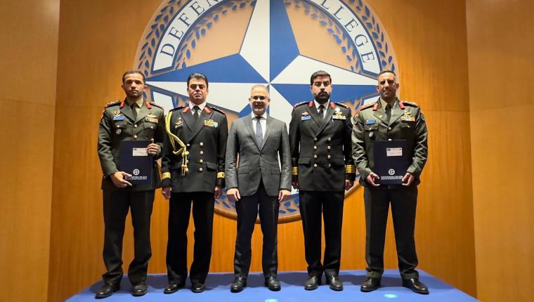 ضابطان في الجيش الكويتي يتخرجان في كلية دفاع (ناتو)