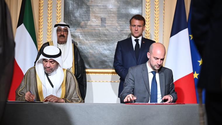 سمو أمير البلاد والرئيس الفرنسي يحضران مراسم التوقيع على إعلان نوايا بين البلدين