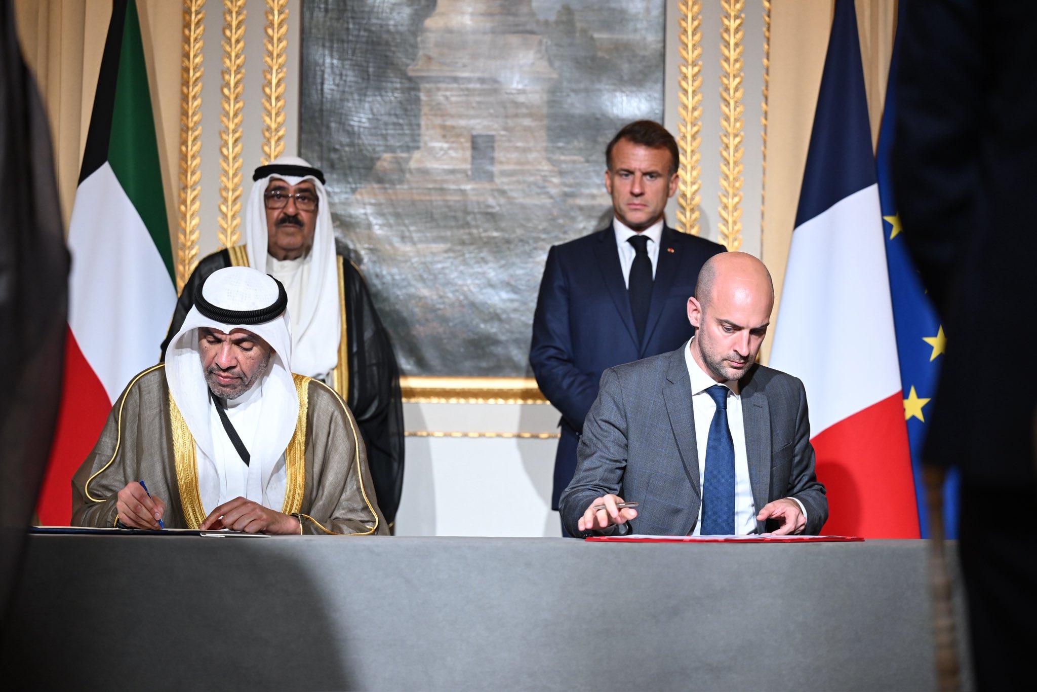 سمو أمير البلاد والرئيس الفرنسي يحضران مراسم التوقيع على إعلان نوايا بين البلدين