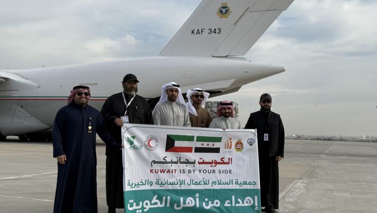 إقلاع الطائرة العاشرة من الجسر الكويتي لسوريا محملة بـ40 طنا من المساعدات الغذائية والشتوية