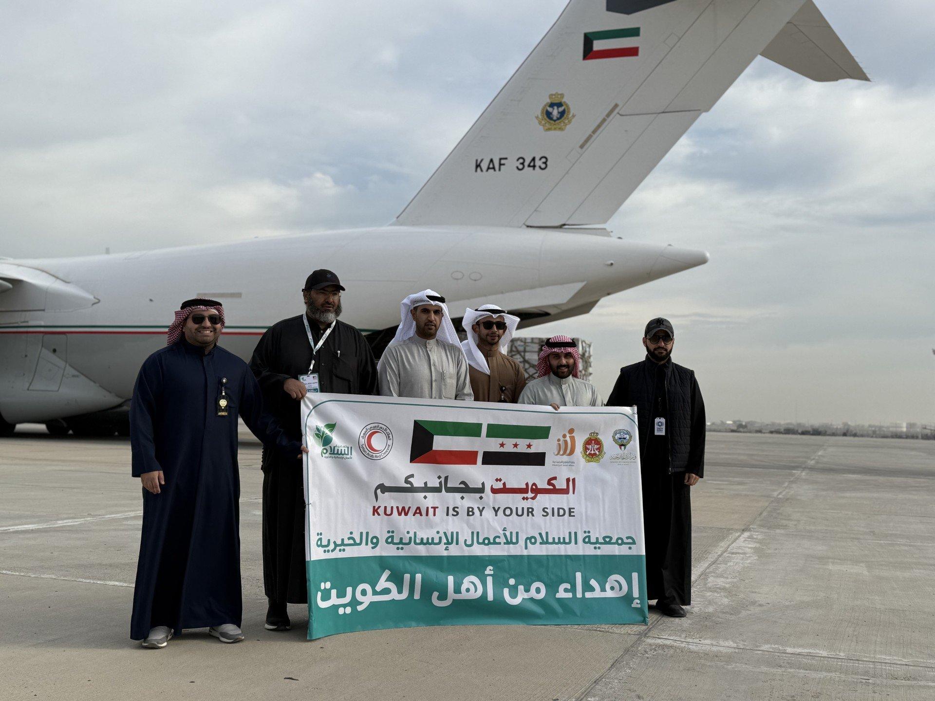 إقلاع الطائرة العاشرة من الجسر الكويتي لسوريا محملة بـ40 طنا من المساعدات الغذائية والشتوية