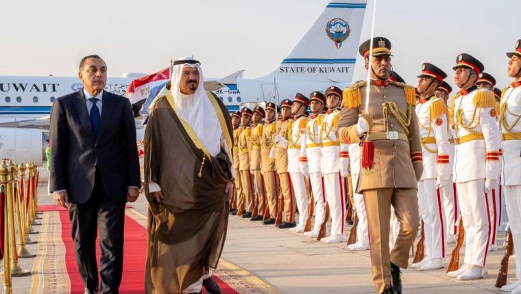 ممثل سمو أمير البلاد سمو رئيس مجلس الوزراء يصل إلى مصر في زيارة رسمية لحضور حفل افتتاح المتحف المصري الكبير