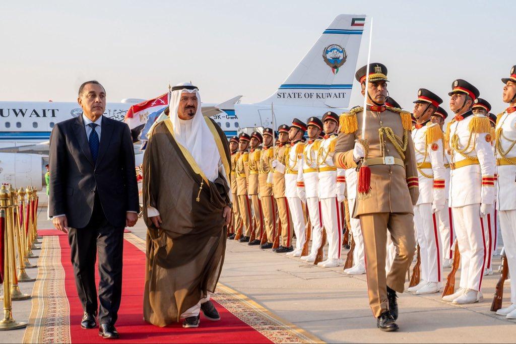 ممثل سمو أمير البلاد سمو رئيس مجلس الوزراء يصل إلى مصر في زيارة رسمية لحضور حفل افتتاح المتحف المصري الكبير