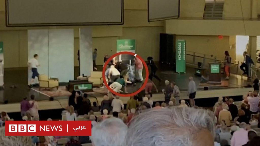 لحظة طعن الكاتب سلمان رشدي في نيويورك