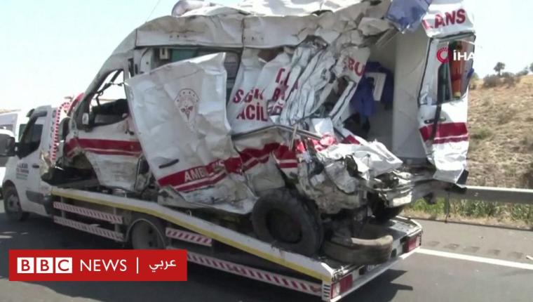 حافلة تصطدم بحشد تجمع لمساعدة ضحايا حادث سير في تركيا