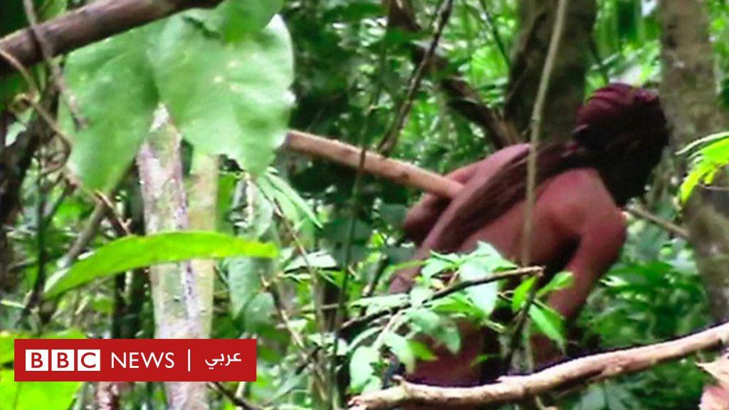 قصة “رجل الحفرة” الذي عاش في عزلة 26 عاما ومات تحت ريش الببغاء