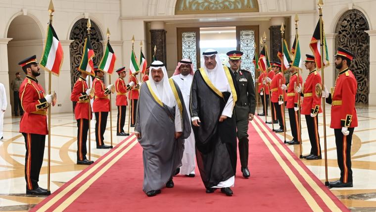 ممثل سمو أمير البلاد سمو ولي العهد يتوجه إلى قطر لترؤس وفد الكويت في القمة العربية الإسلامية الطارئة بالدوحة