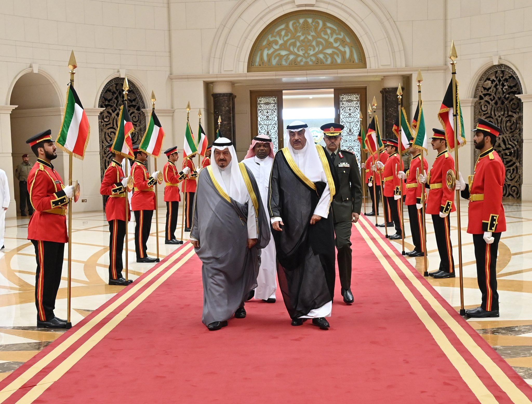 ممثل سمو أمير البلاد سمو ولي العهد يتوجه إلى قطر لترؤس وفد الكويت في القمة العربية الإسلامية الطارئة بالدوحة