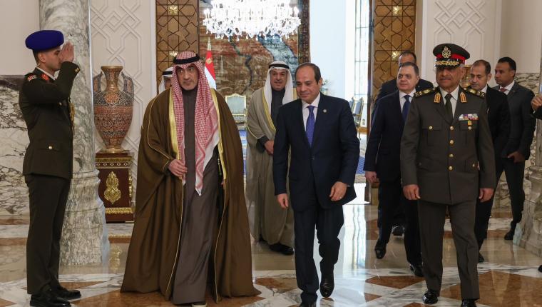 الرئيس المصري يستقبل النائب الأول لرئيس مجلس الوزراء ووزير الدفاع ووزير الداخلية