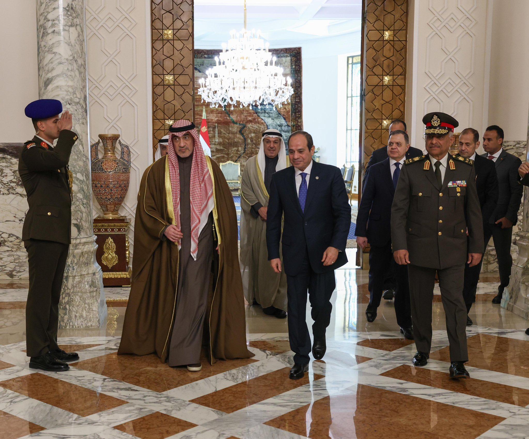 الرئيس المصري يستقبل النائب الأول لرئيس مجلس الوزراء ووزير الدفاع ووزير الداخلية