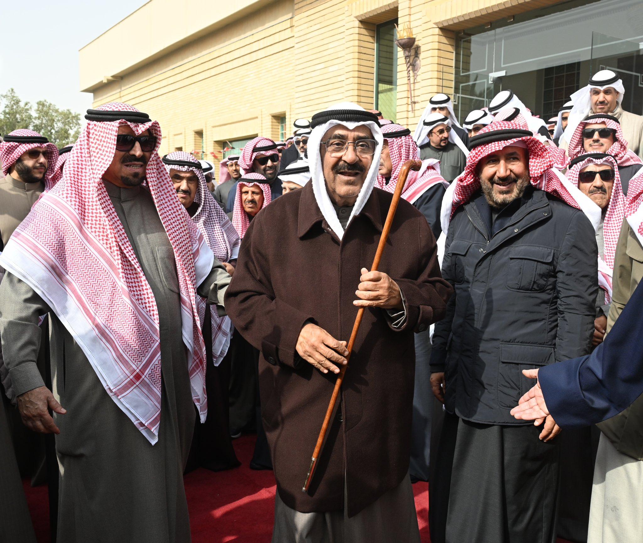 (تقرير مصوّر) لزيارة صاحب السمو أمير البلاد حفظه الله لمأدبة الغداء على شرف سموّه في مزرعة عزايز