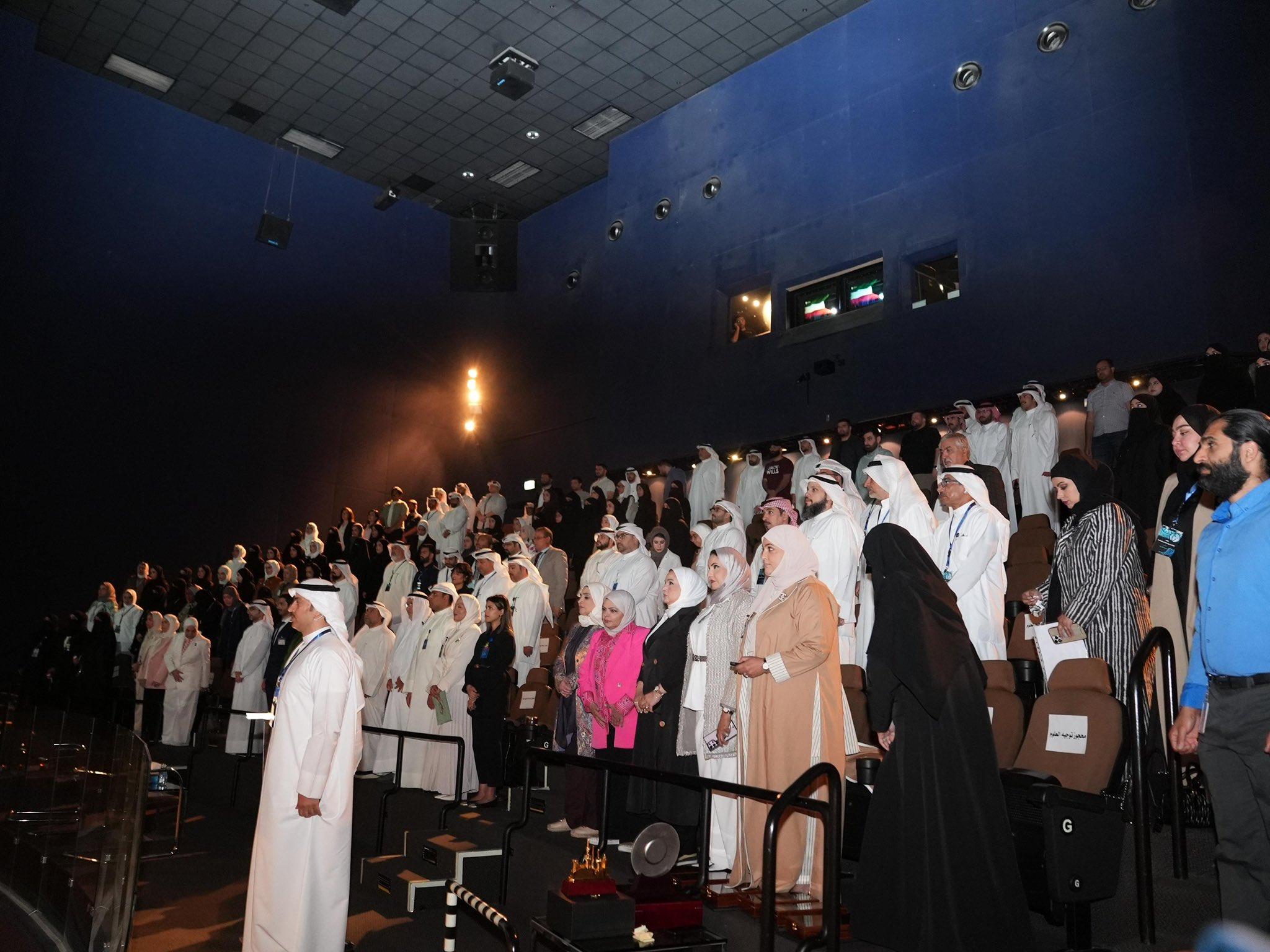المركز العلمي ووزارة التربية ينظمان مؤتمر (الابتكارات والرؤى الجديدة في علم الأحياء)