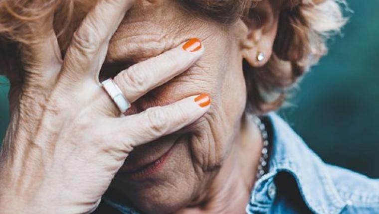 دراسة: استمرار الأفكار السلبية لأمد طويل يمكن أن يزيد من خطر الإصابة بالخرف