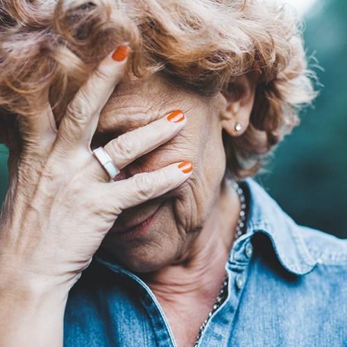 دراسة: استمرار الأفكار السلبية لأمد طويل يمكن أن يزيد من خطر الإصابة بالخرف