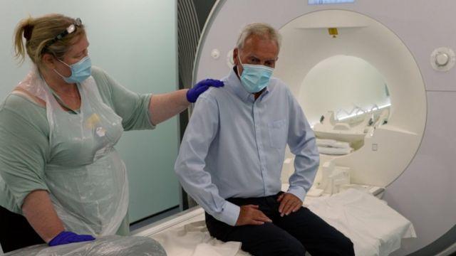 دينيس كلارك.