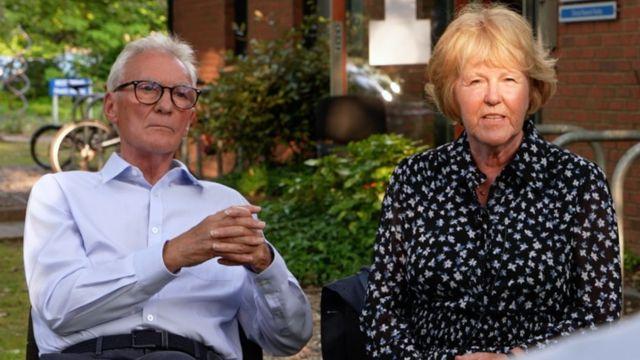 دينيس وبينيلوب كلارك.