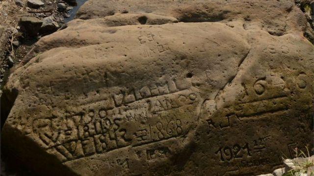 تحتوي ما يسمى بـ "أحجار الجوع" على تواريخ فترات سابقة من انخفاض المياه