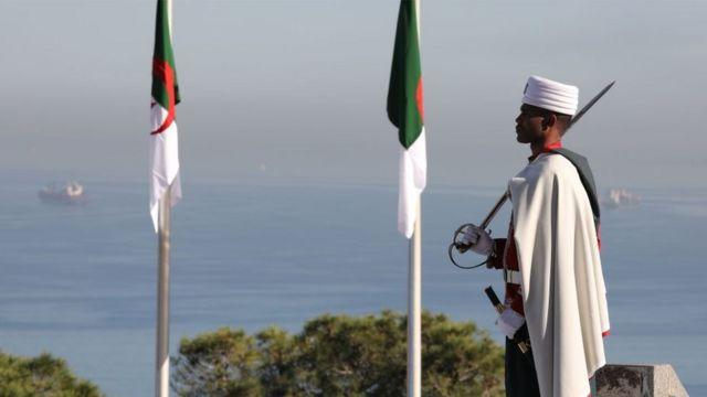 أحد أفراد الحرس الجمهوري الجزائري.