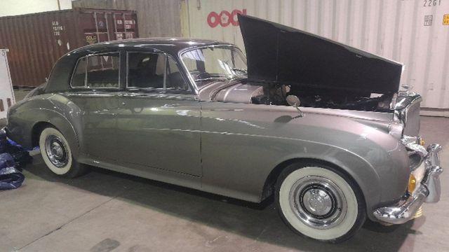 سيارة "بنتلي" التي عثر على المخدرات بداخلها