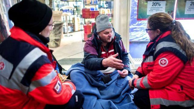 تعرف الجماعة بشكل خاص بأعمالها الخيرية في دولة عدة